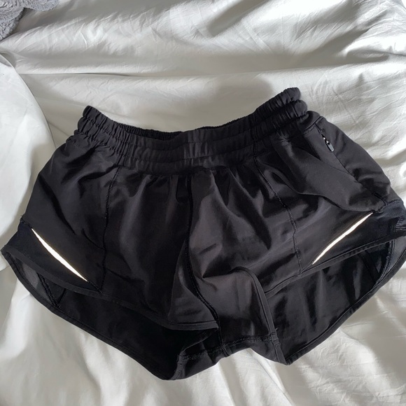 Lululemon hotty hot shorts - Picture 1 of 3